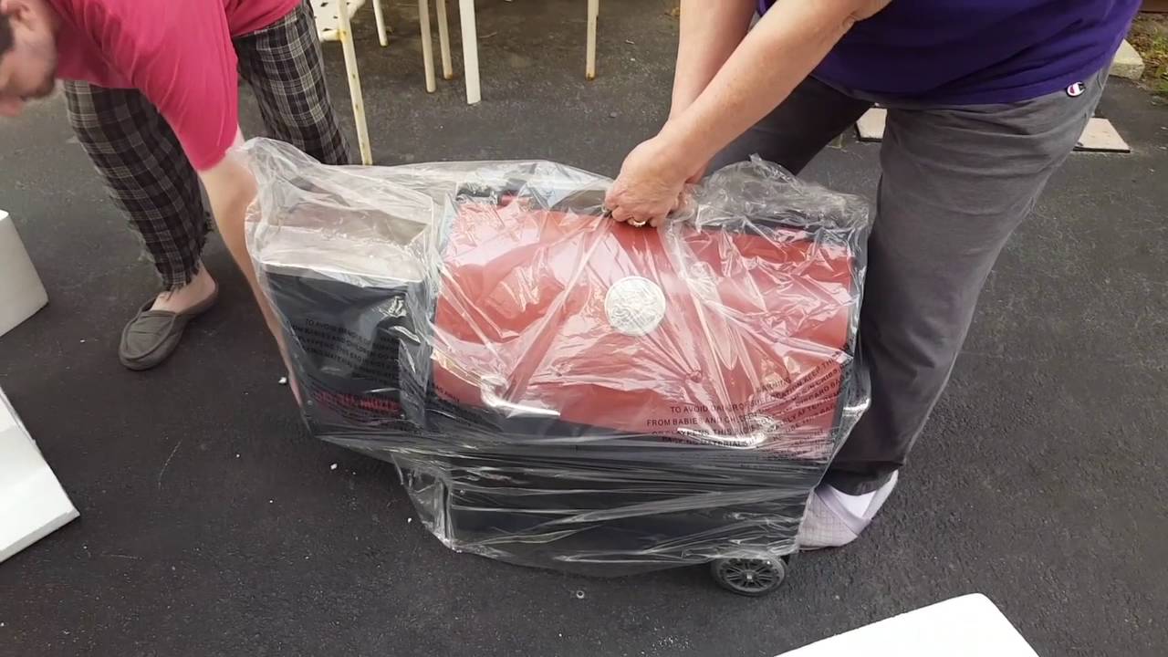 REC TEC Mini Portable Wood Pellet Grill Unboxing - YouTube