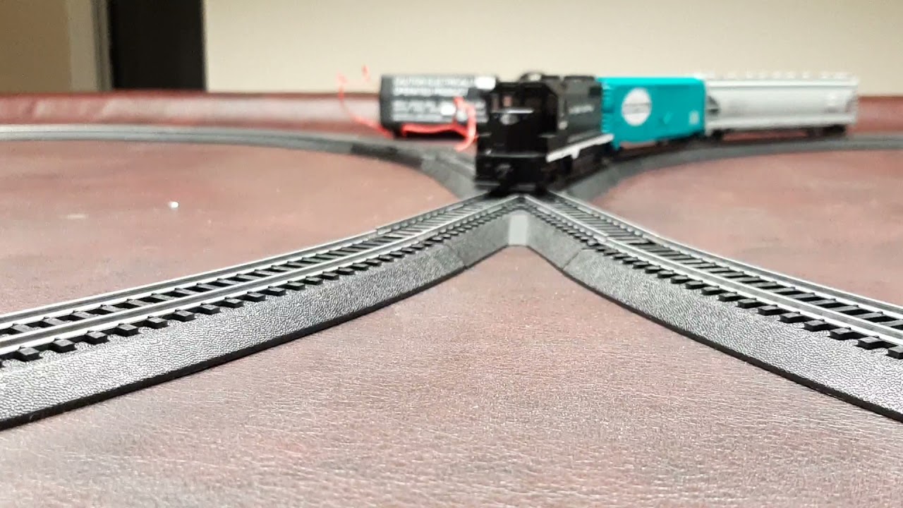 Kato EMD GP35 New York Central locomotive 6126