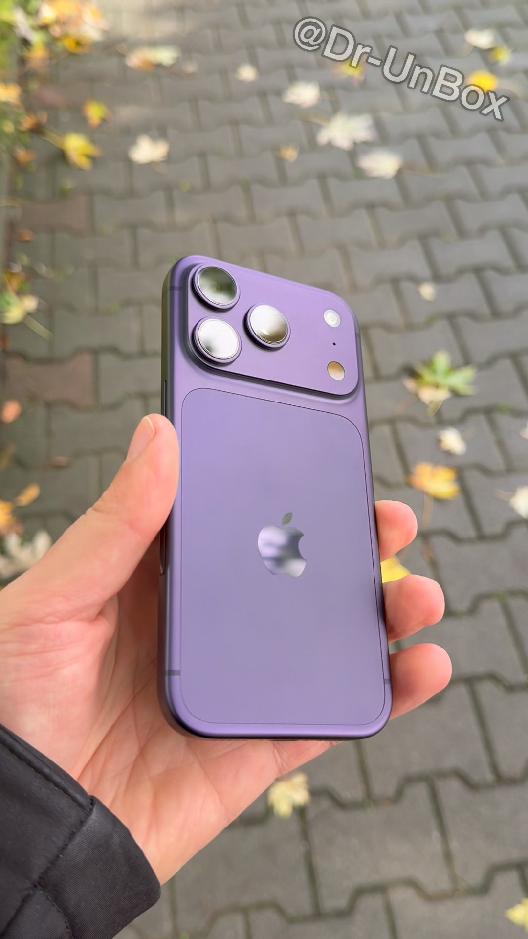 iPhone 17 Pro Deep Purple Hands On and First Impression 🔥 #shorts