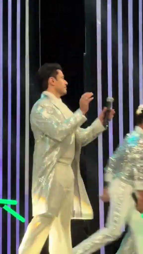 Ali Zafar Brings the Magic to HUM TV's 20th Anniversary with an Iconic Performance! ???✨