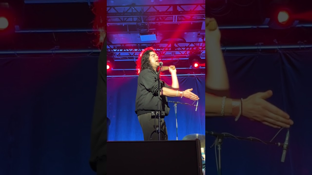 Jeremy Dutcher en concert durant La Nuit blanche à la Maison de Radio-Canada
