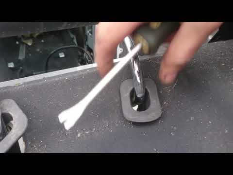 Снятие задних подголовников Mercedes w211