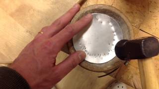 Göra En Skål Av Aluminiumplåt