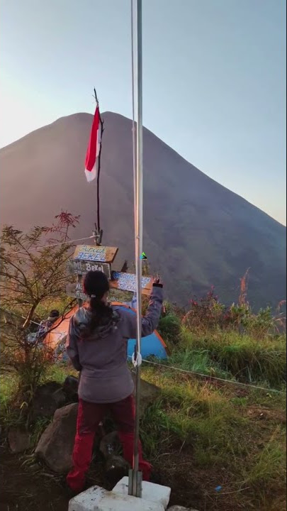 pengibaran bendera merah putih 2022 Puncak Gunung Bekel #shorts #puncakbekel