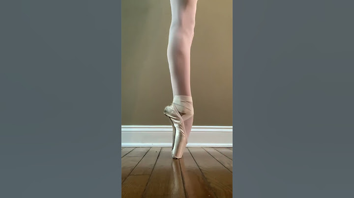 Clearing My MIND Ballerina Style 👟🩰 #ballerina #dancer #pointe #shorts