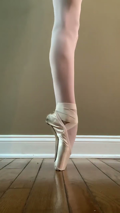 Clearing My MIND Ballerina Style 👟🩰 #ballerina #dancer #pointe #shorts