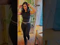 لابسة كروب توب ولفتت الأنظار ليها.. ساندي التونسية عملت إيه لما الكاميرات تابعتها؟