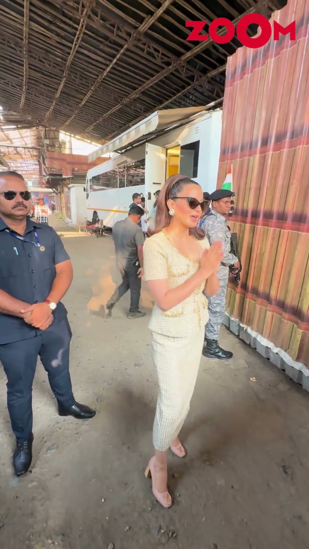 Kangana Ranaut's ADORABLE promotion of 'EMERGENCY' outside BB18 House #kanganaranaut #shorts