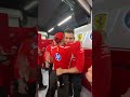 Hamilton recebe abraços das DUAS garagens🫂 #shorts