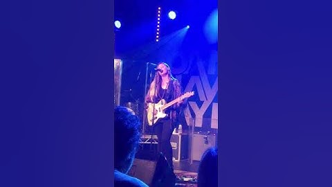 Thumbnail of Joanne Shaw Taylor - best guitarist?