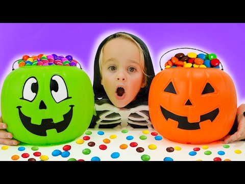 Видео: Крис играет в «Кошелёк или жизнь» на Хэллоуин с друзьями