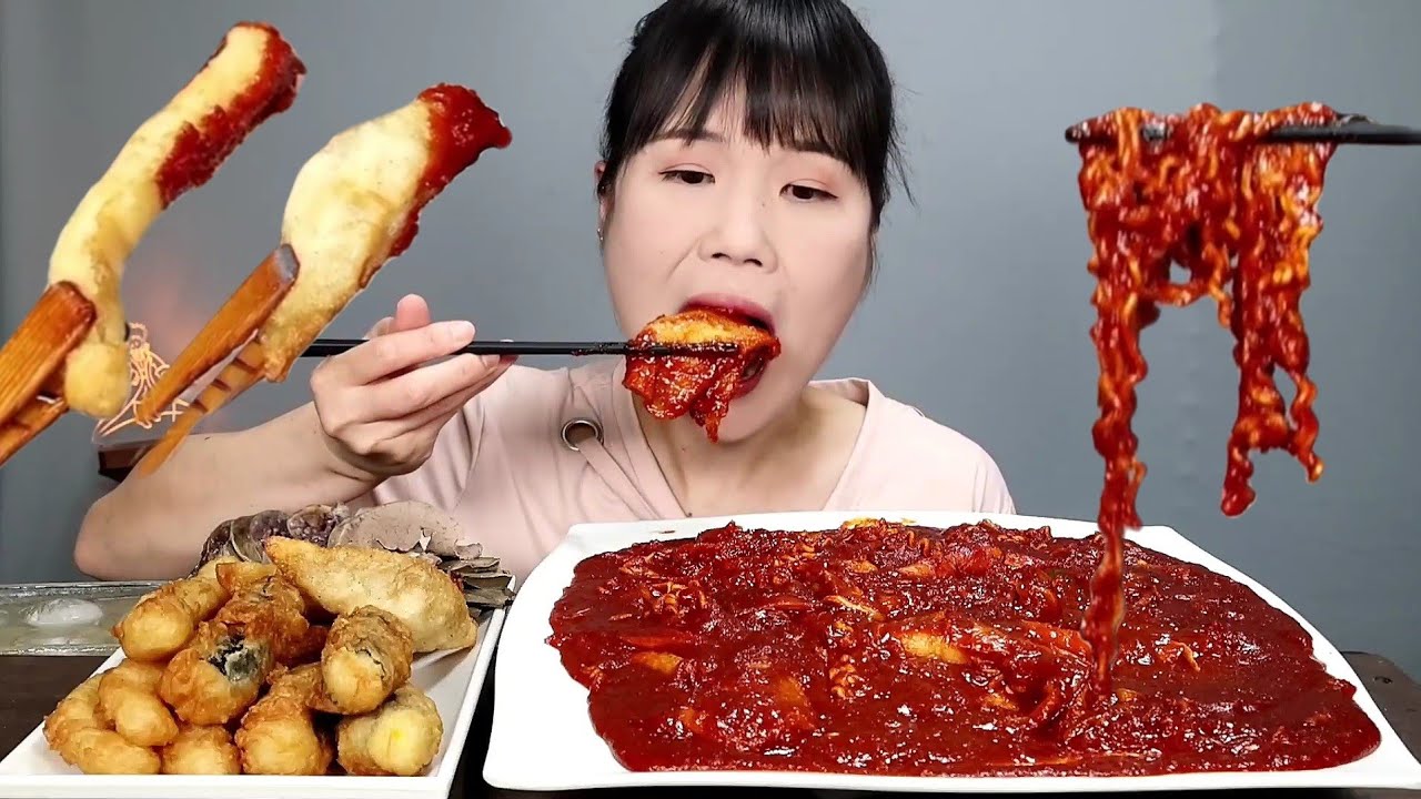 Spicy tteokbokki, mukbang.
