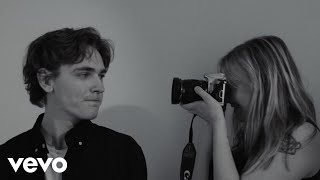 Lynn - Someones Shoulder