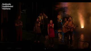 Paraplet Chomáče Vaty Live Během Výjezdní Duše K Ve Svitavách