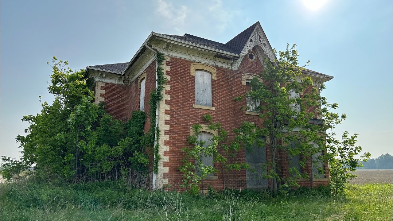 ABANDONED 1880s historical Victorian mansion left forgotten for decades