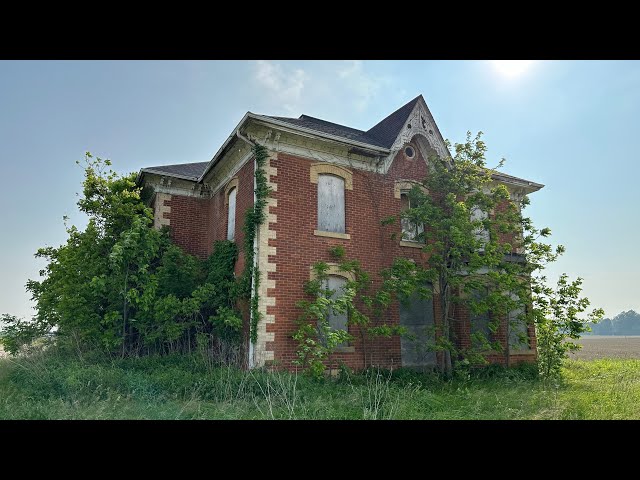 ABANDONED 1880s historical Victorian mansion left forgotten for