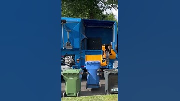 Labrie Expert Garbage Truck on Recycle #shorts #truck #recycle