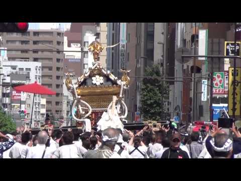 鳥越祭2015 本社神輿渡御【七軒町】