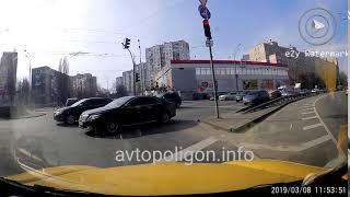 ДТП в Киеве: Голосеевская-Науки - Audi Q5 протаранил Nissan Tiida