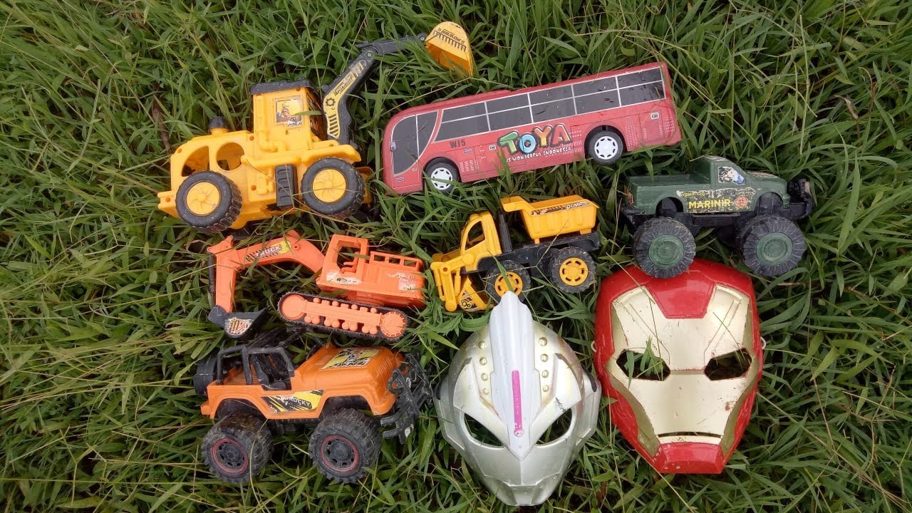 MENCARI MAINAN !!! Ultramen, truk, Escavator, Bus Tayo, mobil mobilan ...