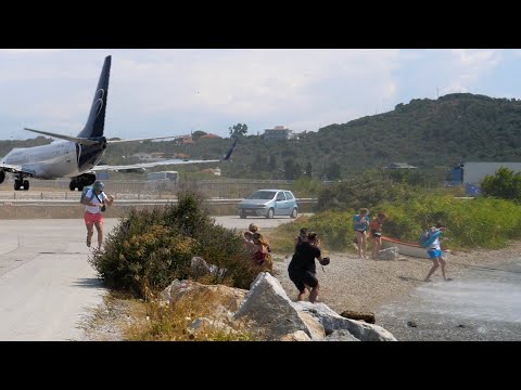 737 Jetblast Blows Onlooking Tourists into the Sea- Skiathos Airport