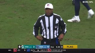 NFL Referee gets crowd’s attention before making a call