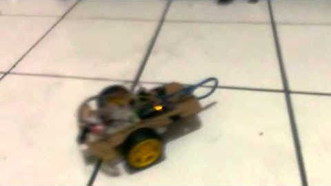 Robot movil controlado por bluetooth a traves de una APP android