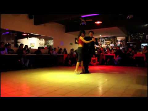 PAULA PANDOL Y SEBASTIAN ARRUA EN LA MILONGA 10