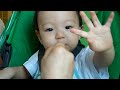 (NV100HD) Baby trying to eat at one bite~