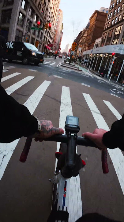 Stopping is optional in NYC - Fixed Gear Brakeless