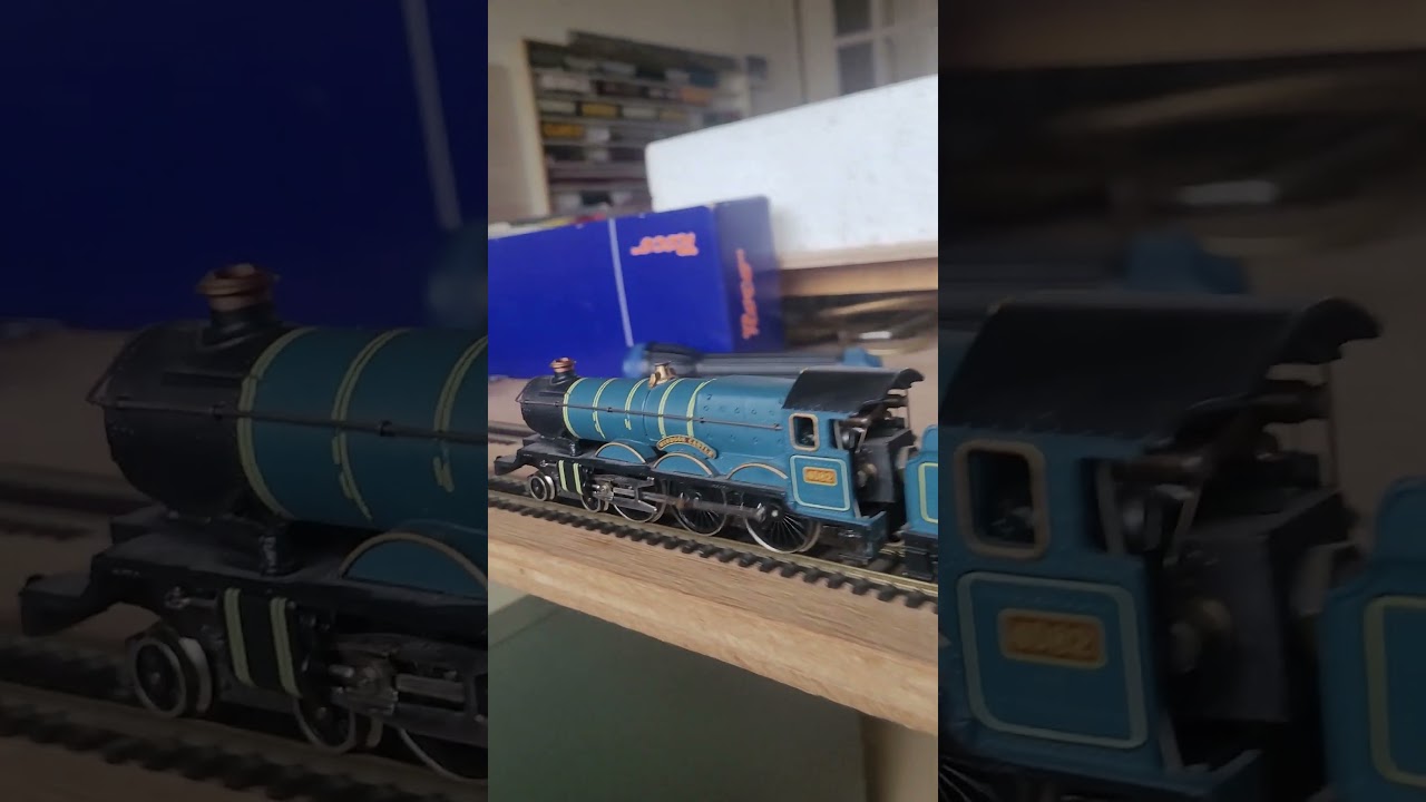 OO Wrenn BR "Windsor Castle" in BR bleu livery, with Bachmann BR Mk1 coaches in GWR livery.