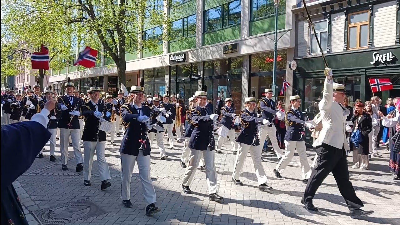 Marchingbands Barne-/Flaggetoget Trondheim (Syttende Mai 2025)