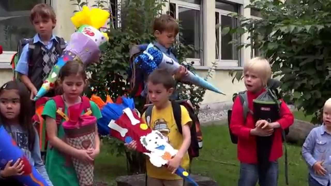 Aufstellung der neuen Schüler, Jahrgang 2014-2015