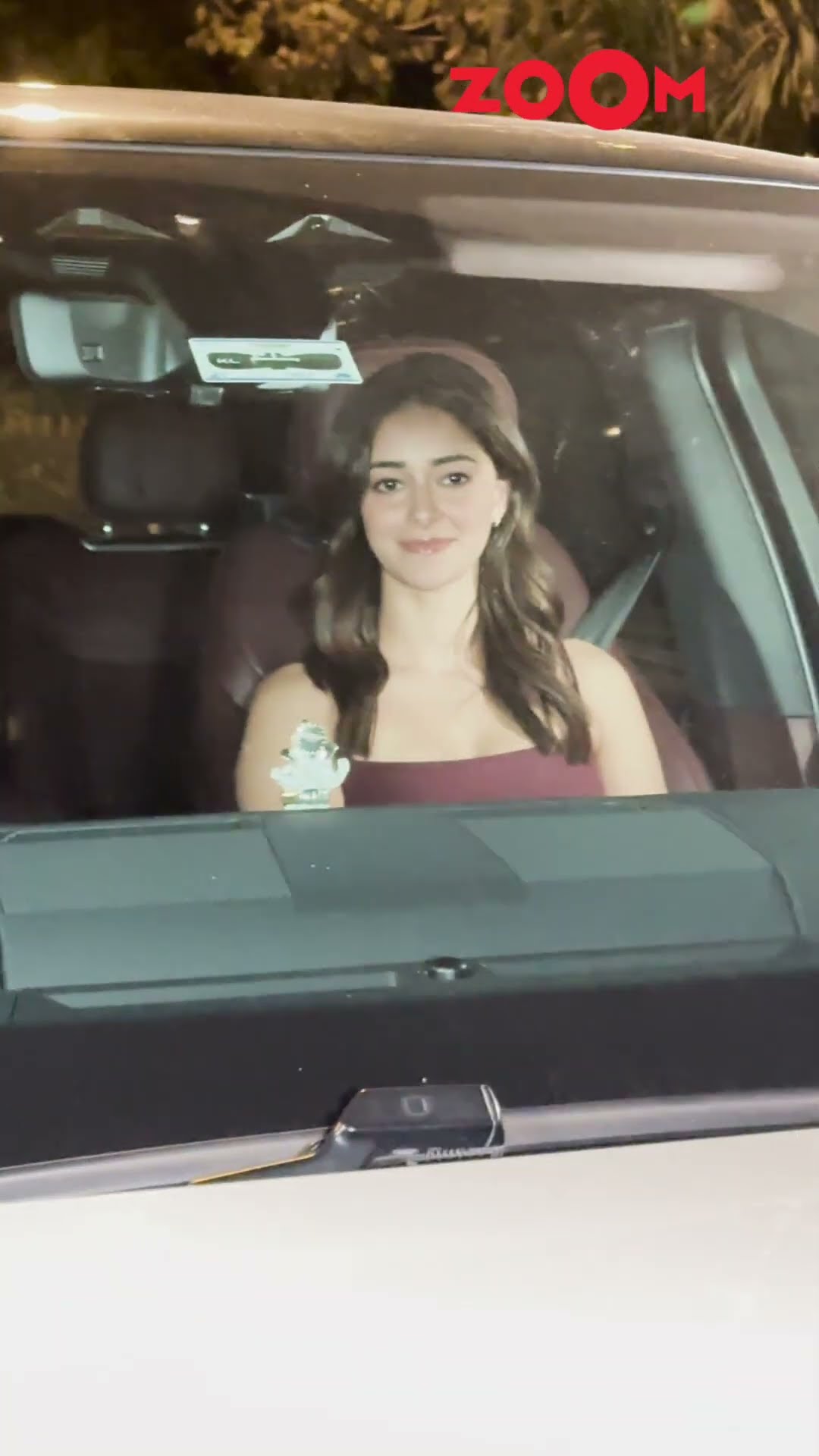 Ananya Panday ROCKS with subtle make-up look at Farah Khan's birthday bash ?? #ananyapanday