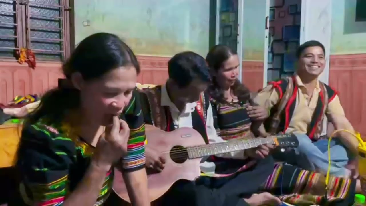 Ơ Ayong tuần help us play