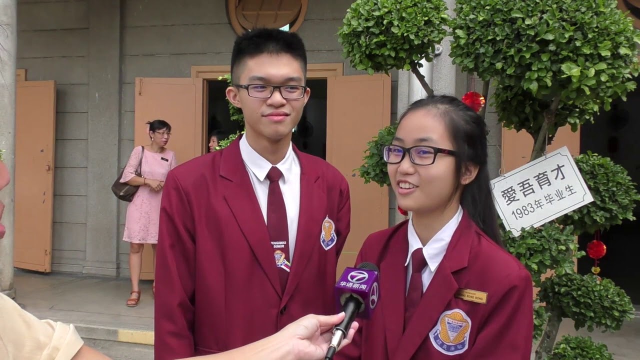 怡保育才迎春会 友族师生挥春舞狮迎春