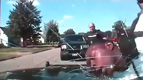 Man Suing for 'Excessive Force' After Police Break Windshield with Suspects Head - DayDayNews