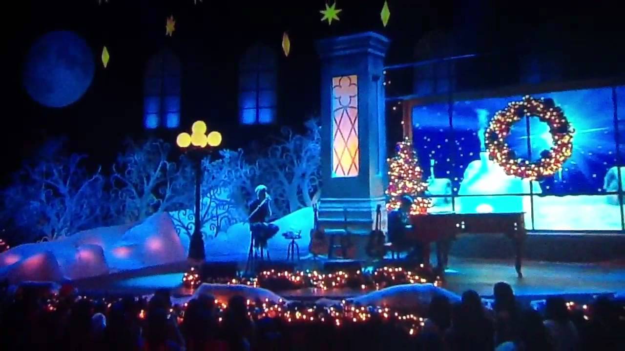 Justin Bieber Home for the Holiday's singing "Christmas Eve" YouTube