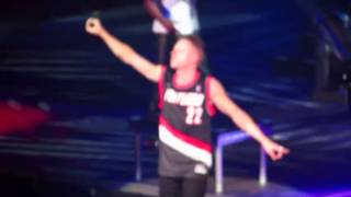 Macklemore & Ryan Lewis - Wing$ - LIVE