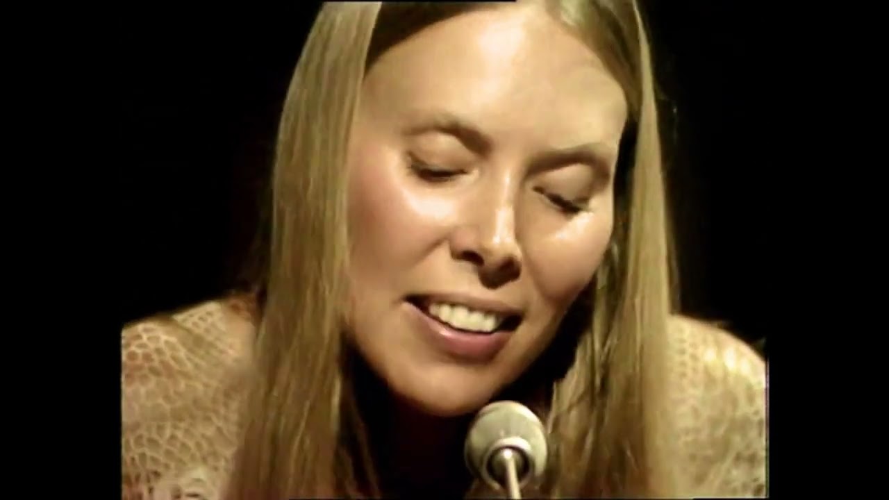 Joni Mitchell in Concert.. - YouTube