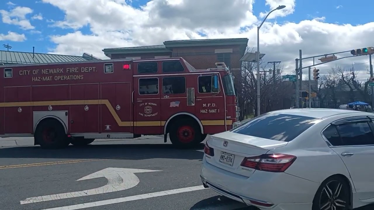 Newark Fire Department Spare Hazmat 1 And UMDNJ Ems 114 Responding In Newark NJ 🚒🚑