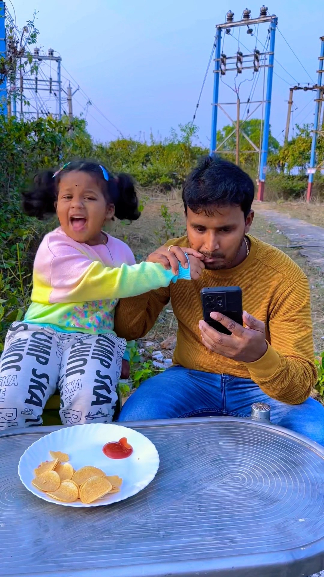 Papa Chips Prank On Daughter ????#mistihappylifestyle #shorts #viral #trending #funny