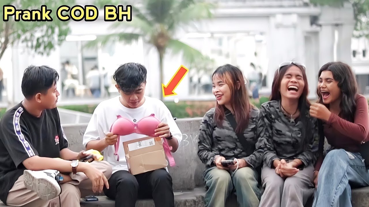 PRANK COD BH DI DEPAN CEWEK... AUTO NGAKAK
