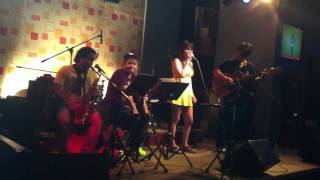 เพลงใมอยากใหเธอร By Amy Thitirat