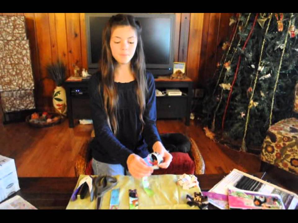 Conserve It Forward How to make recycled bows and crafts from catalogs and newspaper