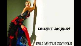 Demet Akalin -Evli Mutlu Çocuklu ( Yusuf ŞAHİN MiX ) Resimi