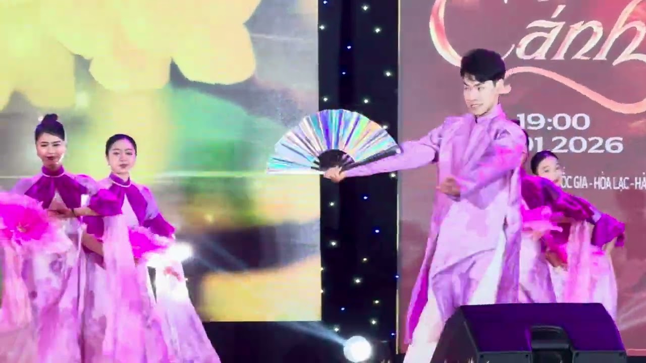 Múa hoa đào tết “hương sắc Việt”- Sen Việt