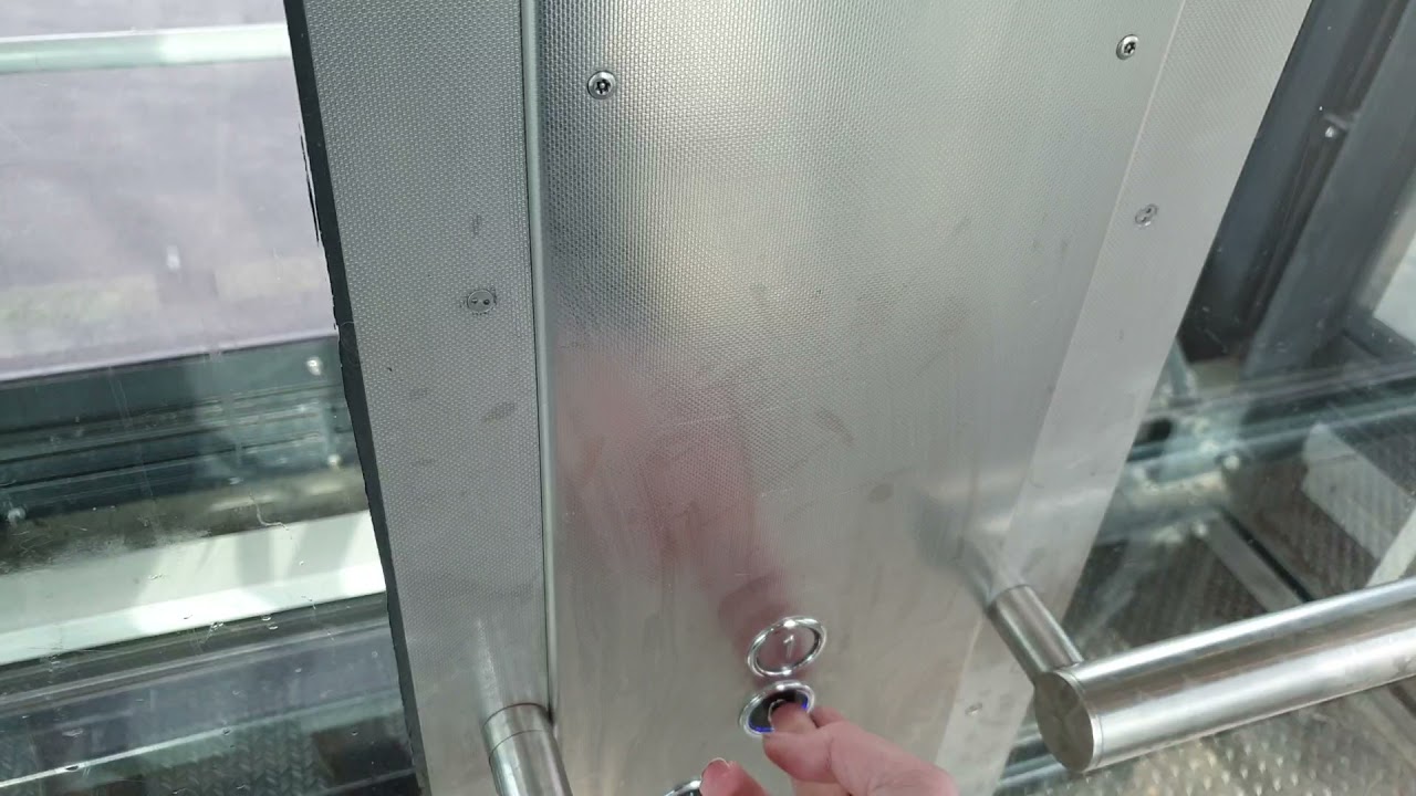 Möhringer-Liften MRL Traction Lift At Kampen Zuid Railway Station