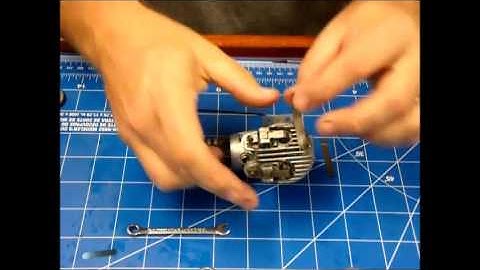 Saito FA-50 Setting the valve lash