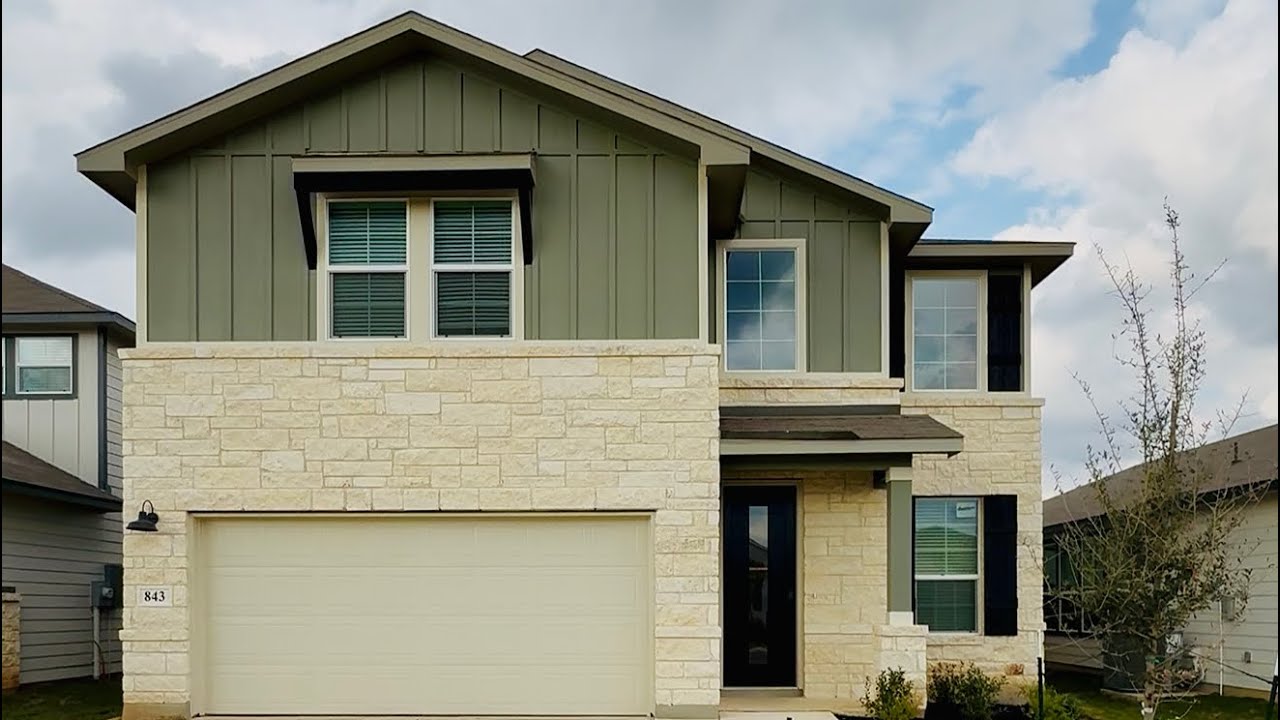 Touring a $439K Hidden Gem Outside San Antonio | Quiet, Secluded, Perfect for Families